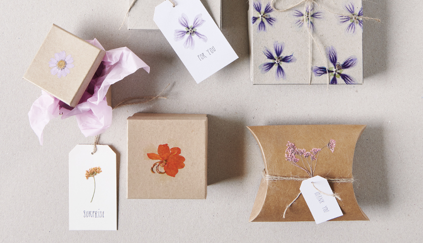 Bastelanleitung Karten und Schachteln mit gepressten Blumen